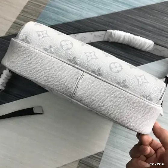 OUTDOOR LOUIS MESSENGER VUITTON 0604